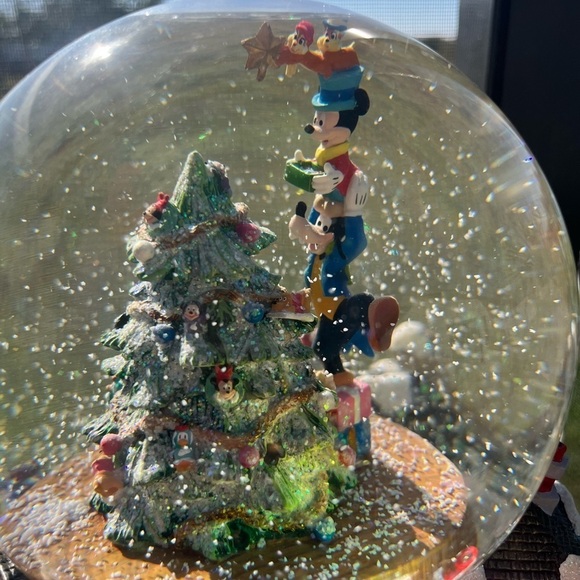 CHRISTOPHER RADKO 9x9 DISNEY SNOW GLOBE Santa Claus is coming to Town Sleigh - Picture 4 of 13